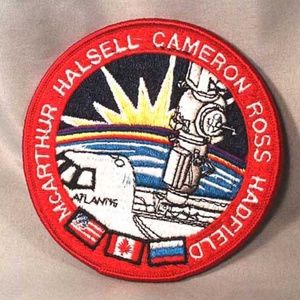 STS-74 NASA EMBROIDERED CREW PATCH, 1995 OFFICIAL FULL COLOUR FABRIC, GENUINE,